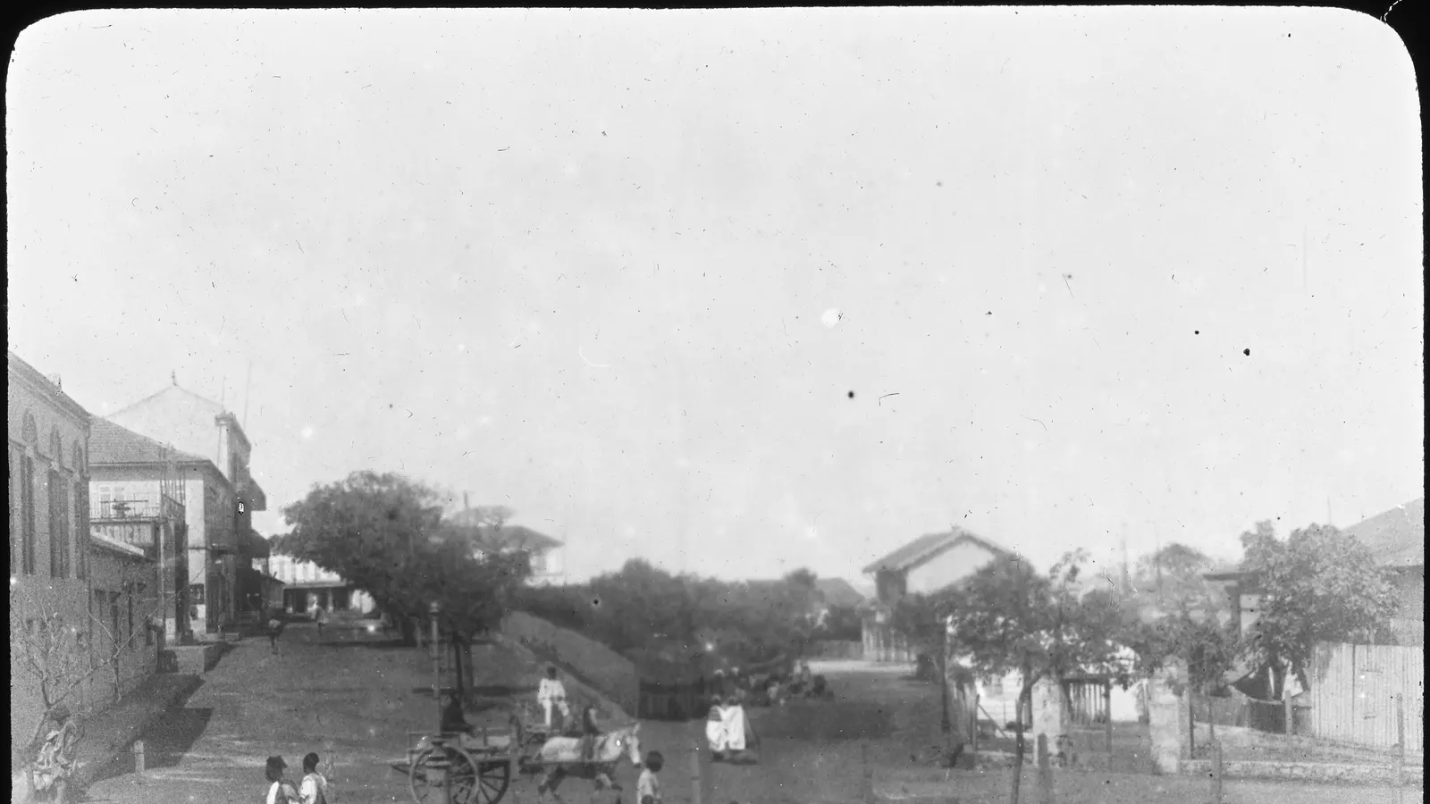 La gare et les hôtels de Dakar sur une photographie ancienne de l'Afrique occidentale française